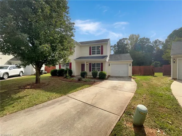 2817 Green Crest Ct, Greensboro, NC 27406