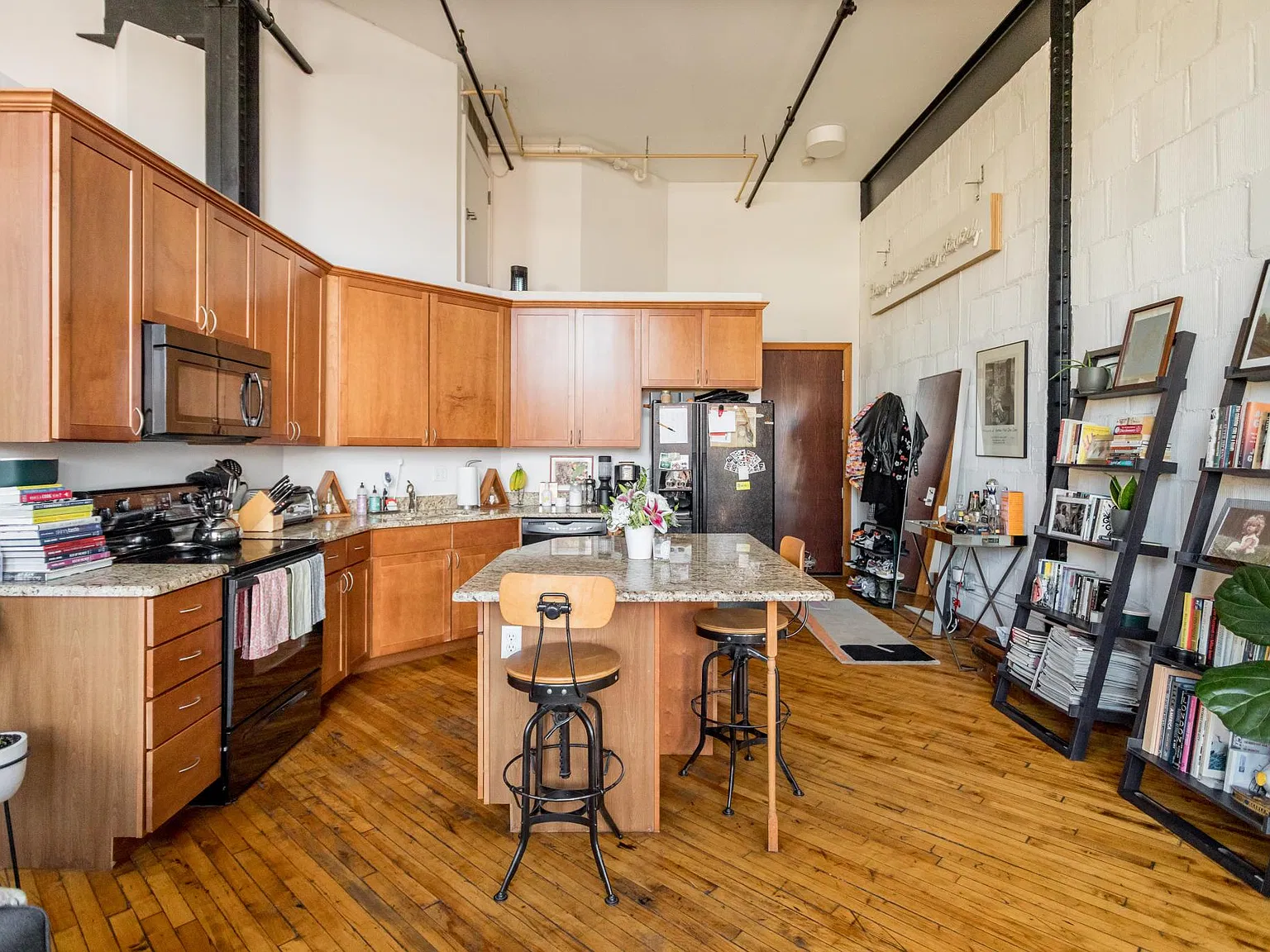 1 bed, 876 sqft, $2,500 — Photo 3