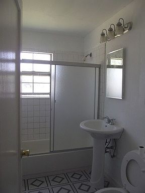 5th image of 1419 Dickson St