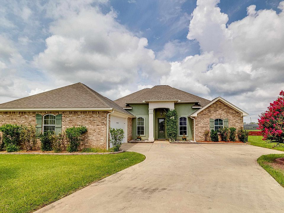 1st image of 109 Blue Heron Dr