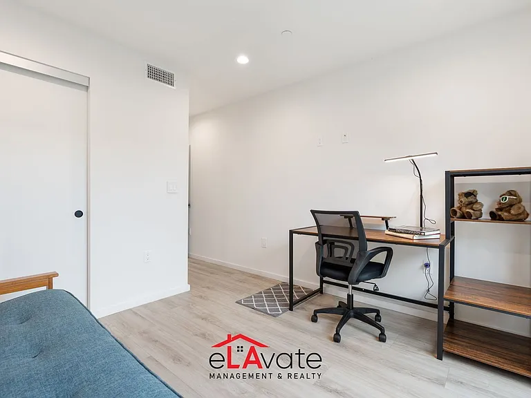 1035 N Serrano Ave #3 — Photo 16