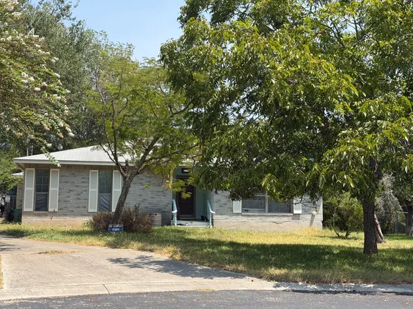 364 Deer Creek Dr, Boerne, TX 78006