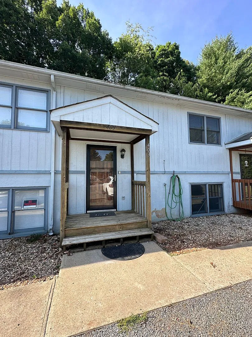 Townhouse off Cottontown Rd! Close to 501 and 221! — Photo 1
