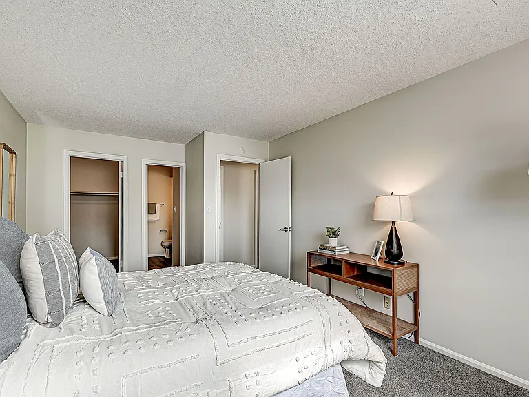 Stonehedge Apartments — Photo 14