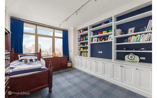 Sold by Douglas Elliman | media 21
