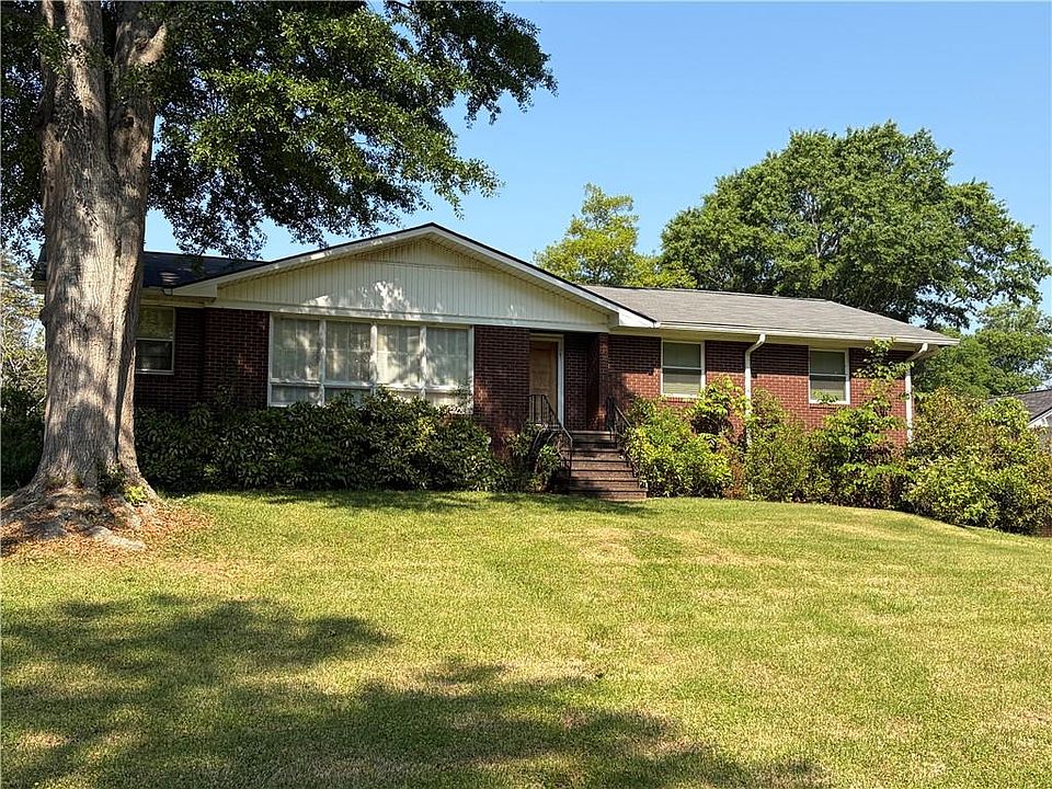 1st image of 701 Oakcrest Dr