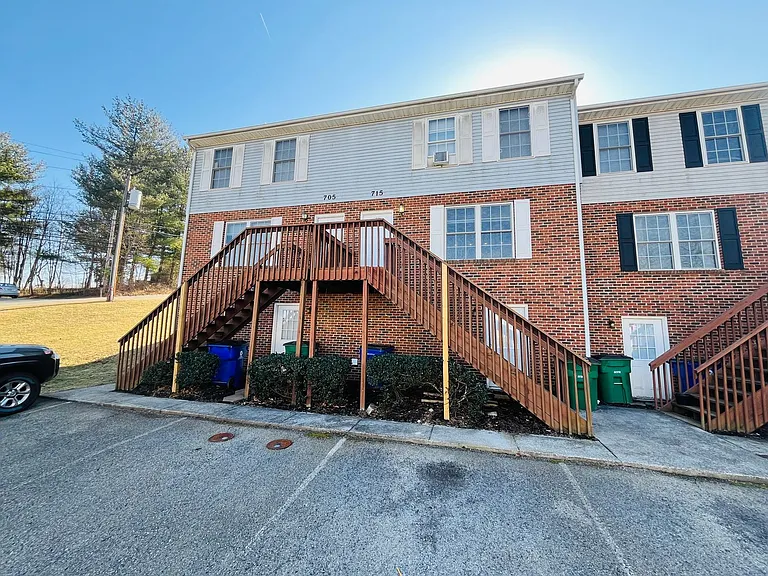 715 E Main St — Photo 1