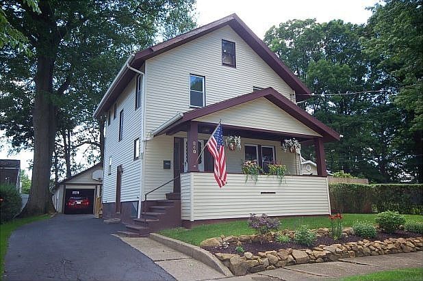 1st image of 840 Glenwood St NE