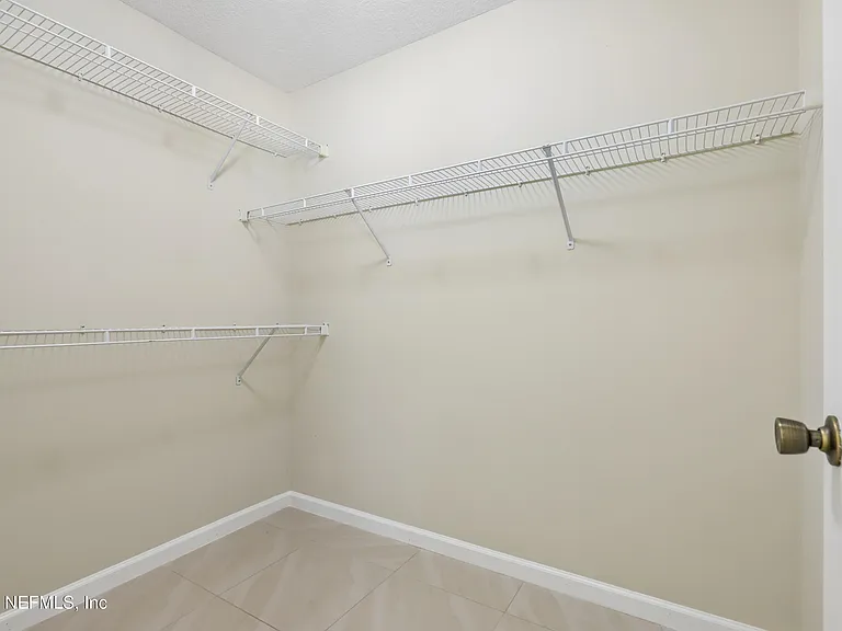 2070 Thornhill Dr — Photo 16
