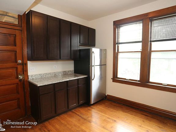 2nd image of 2146 W Shakespeare Ave #2R