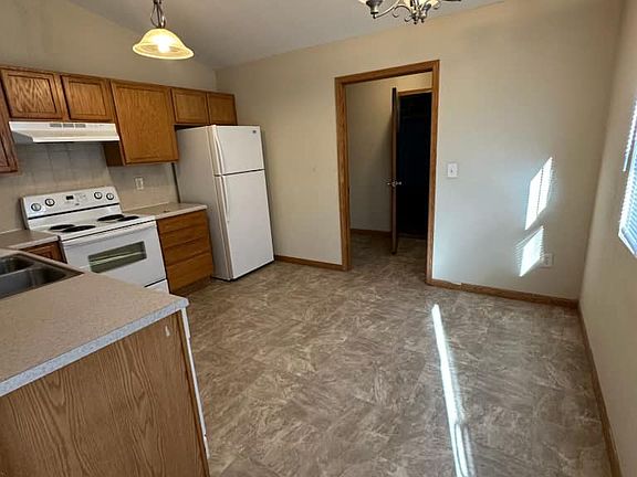 5th image of 1614 Hickory Ln #1614