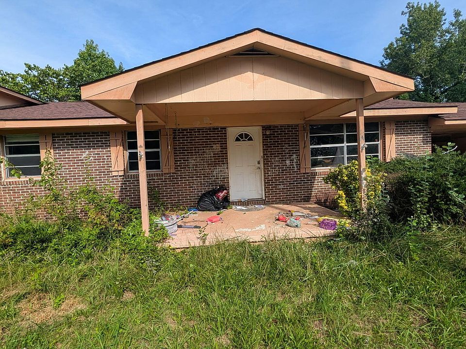 1st image of 300 Bowman Ln