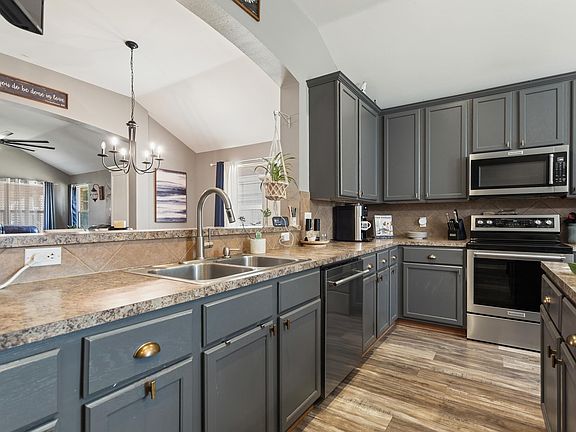 3rd image of 378 Molly Ln