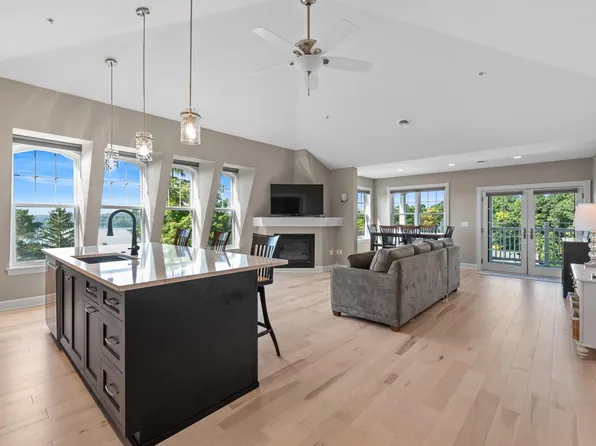 279 Victorian Village DRIVE #40, Elkhart Lake, WI 53020