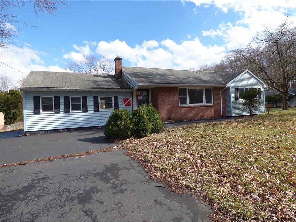 1st image of 11 Garden Cir