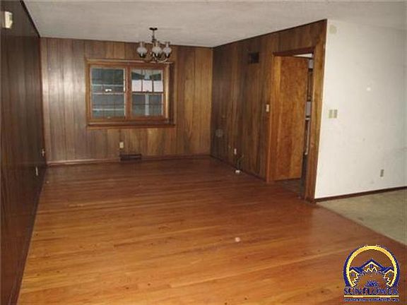 5th image of 7843 Haskell Ave