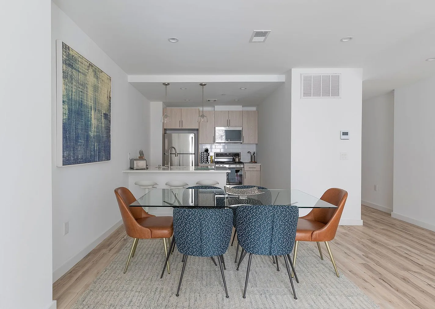 3 bed, 2.0 bath, 1302 sqft, $11,411 — Photo 4