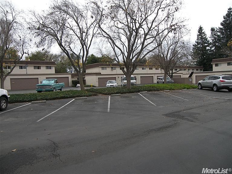 2nd image of 3054 Creekside Dr
