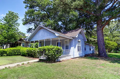 3602 Main St Photo 1