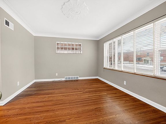 5th image of 5855 Robert Ave #0