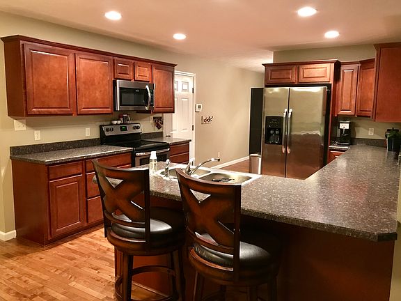 Large, eat in kitchen