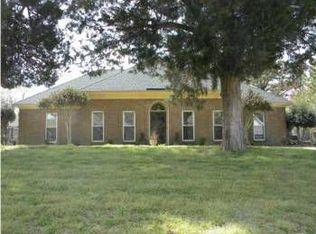 205 Woodgate Dr, Elmore, AL 36025