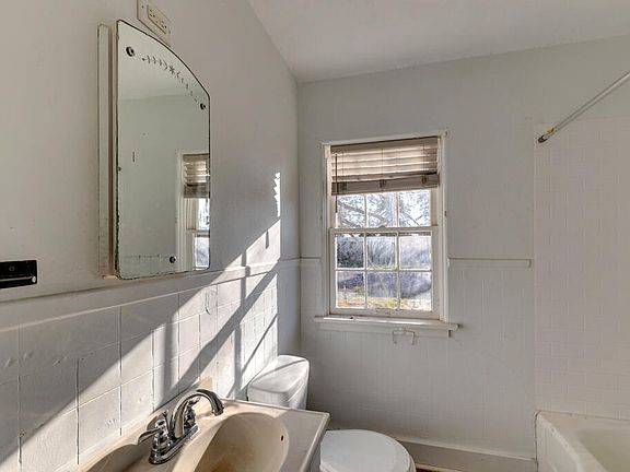 4th image of 417 N Mesa St