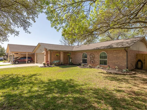 2904 River Oaks Cir, Bryan, TX 77802