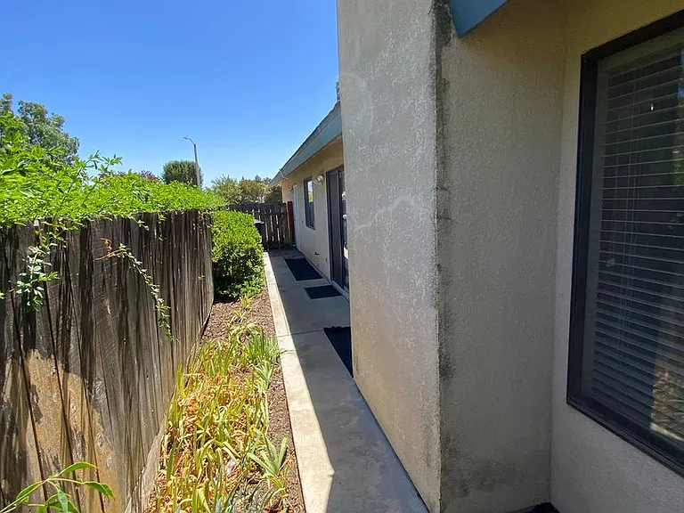1348 E Ferguson Ct — Photo 29