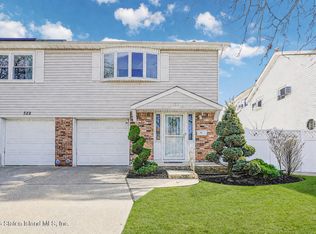 526 Leverett Ave, Staten Island, NY 10308