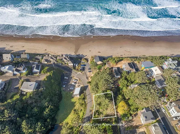 832 SW 10th Pl, Lincoln City, OR 97367