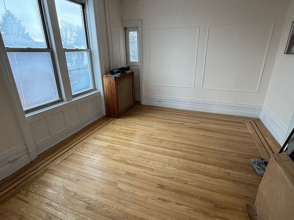 4th image of 17 1st St APT 2