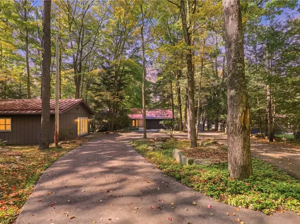 182 S Peninsula Dr, Central City, PA 15926
