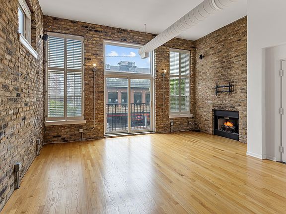 2nd image of 1012 W Diversey Pkwy APT 2