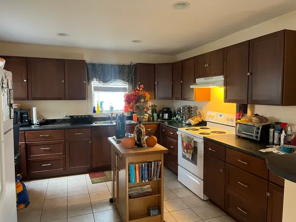 79 Grace Street Pl #B, Rockland, ME 04841