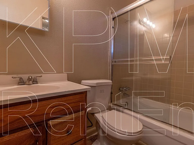 1028 N Commerce St #6 — Photo 4