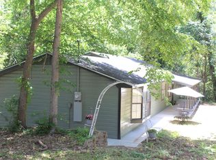 114 Clover Ln, Palestine, TX 75803