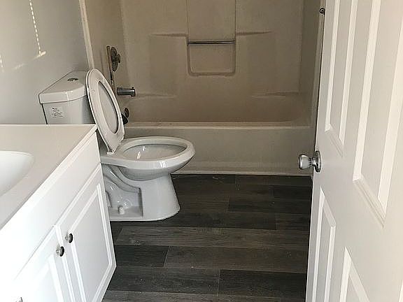 4 Cross Ave-Bath