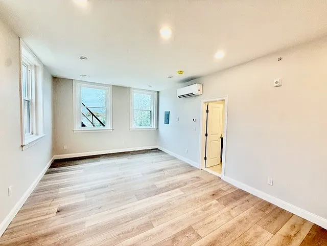 220 Winthrop St #201 — Photo 8
