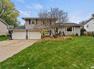 1730 20th St, Bettendorf, IA 52722