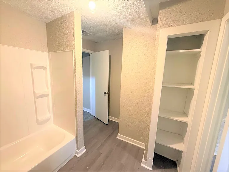 2673 Midland Ave — Photo 17