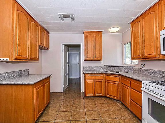 5th image of 4904 Louise St
