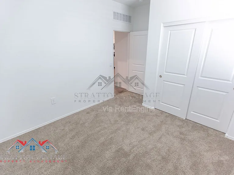 1330 W Hess Ave — Photo 24