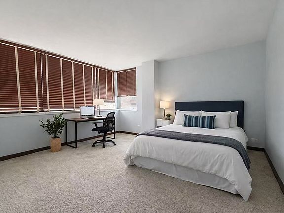4th image of 6301 N Sheridan Rd APT 15B