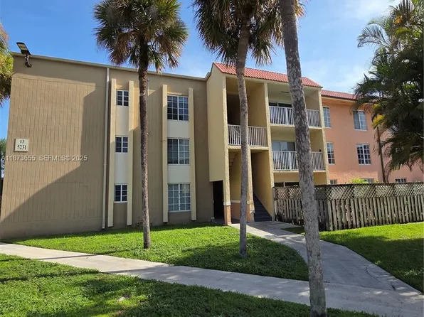 5231 Geneva Way APT 205, Doral, FL 33166