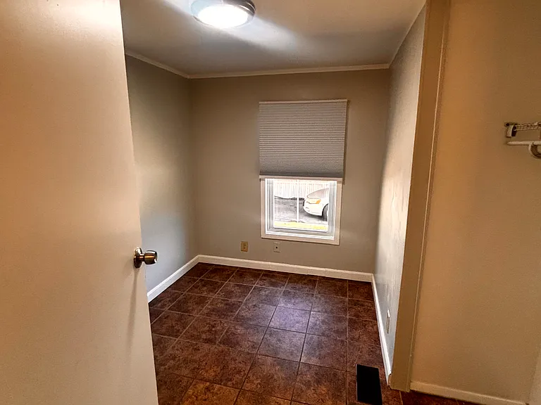 35 Sargent St — Photo 5