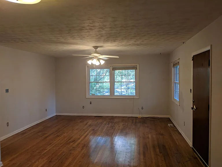 1030 Marys Dr — Photo 3