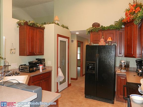 4th image of 1040 N 80th St