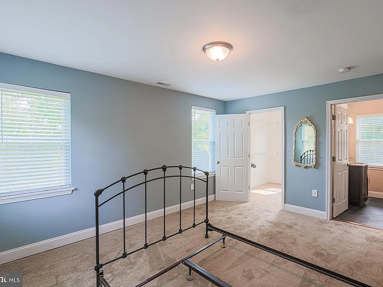 215 Clarendon Ave — Photo 40