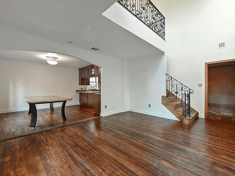 2829 San Gabriel St — Photo 3